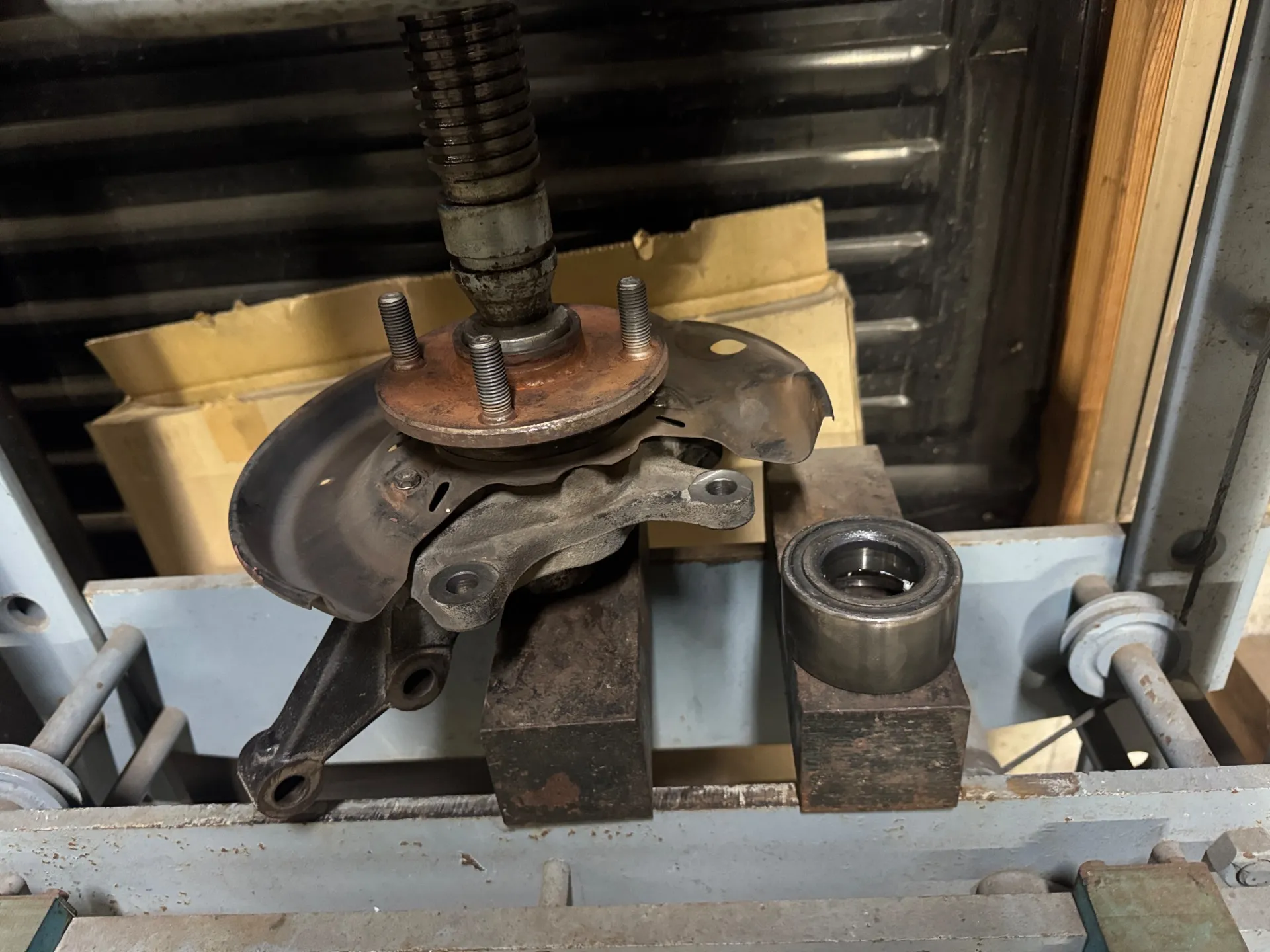 異音解消！プロボックス車検整備