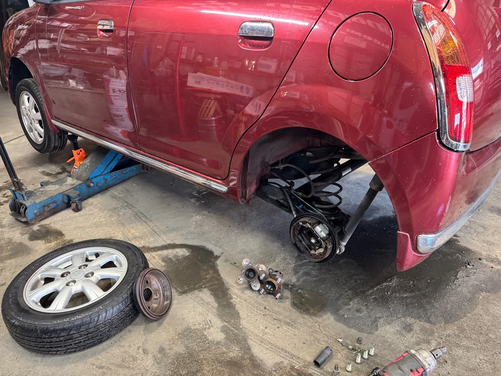 走行音の原因は左後ベアリング修理